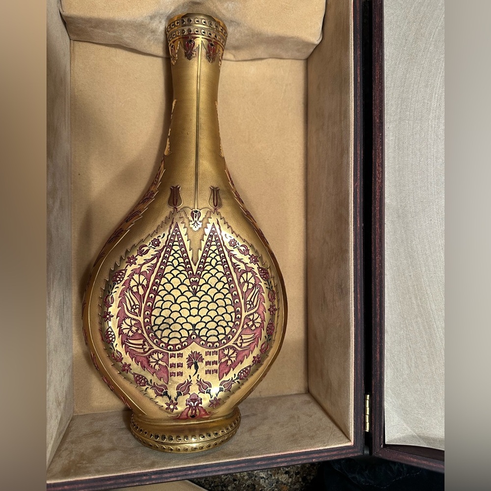 Pasabahce gold painted vase. From turkey. Piece 742 of 2000.